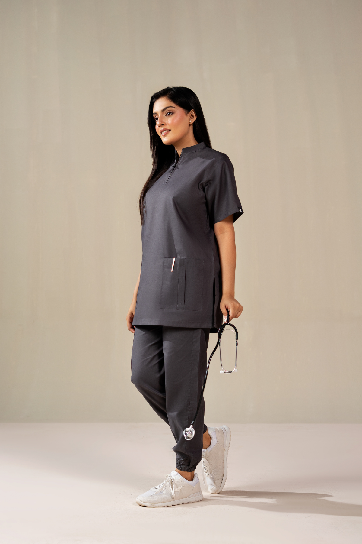 Classic two pockets scrub